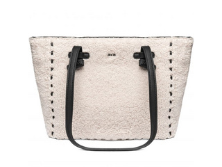 ara Avery Shopper